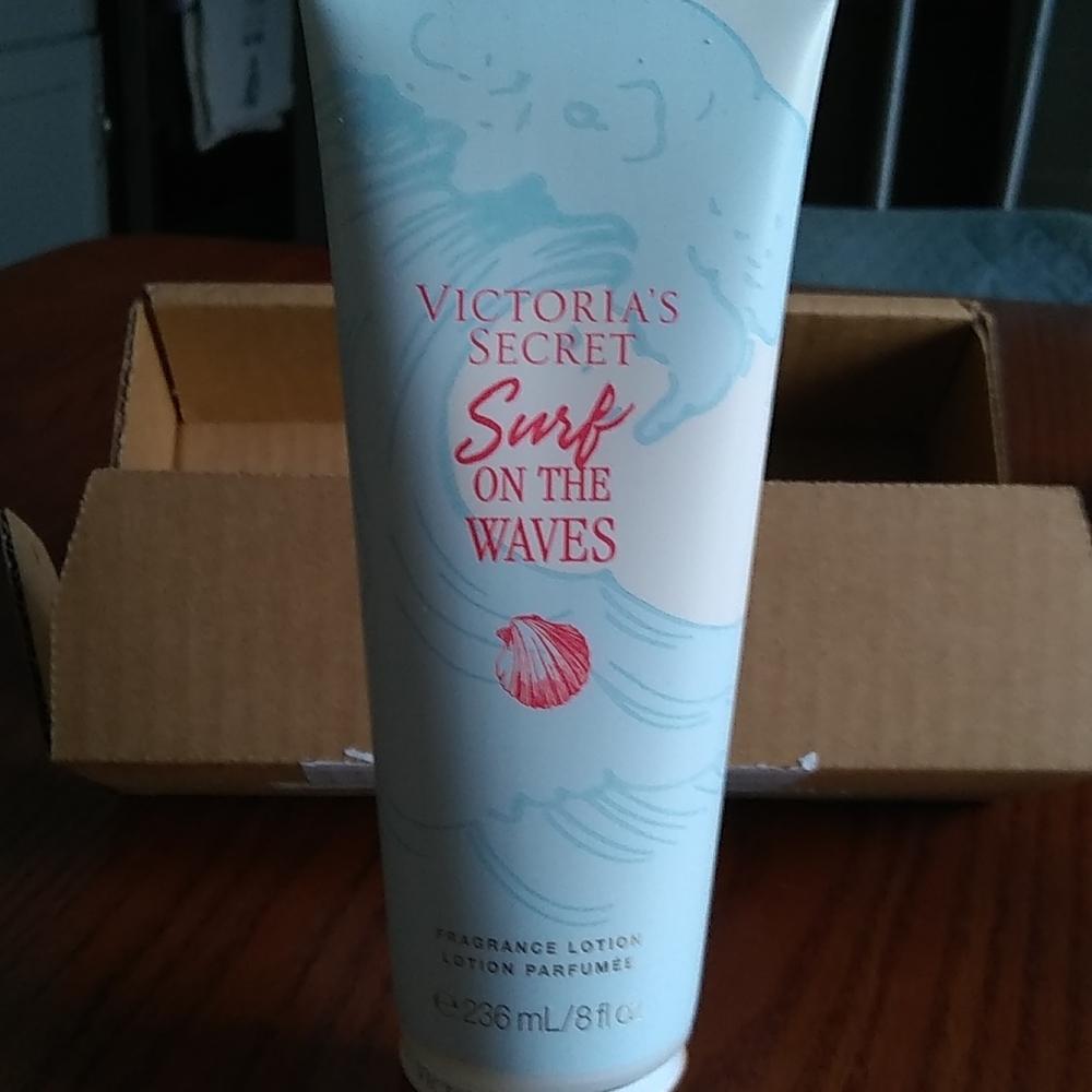 COPY - VS Surf On The Waves Lotion NWT